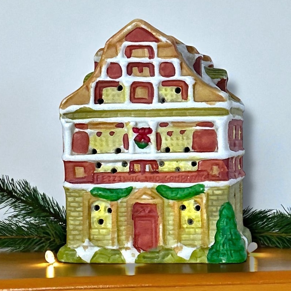 Vintage Village Store Christmas Holiday Porcelain Bisque House Collectible 1991